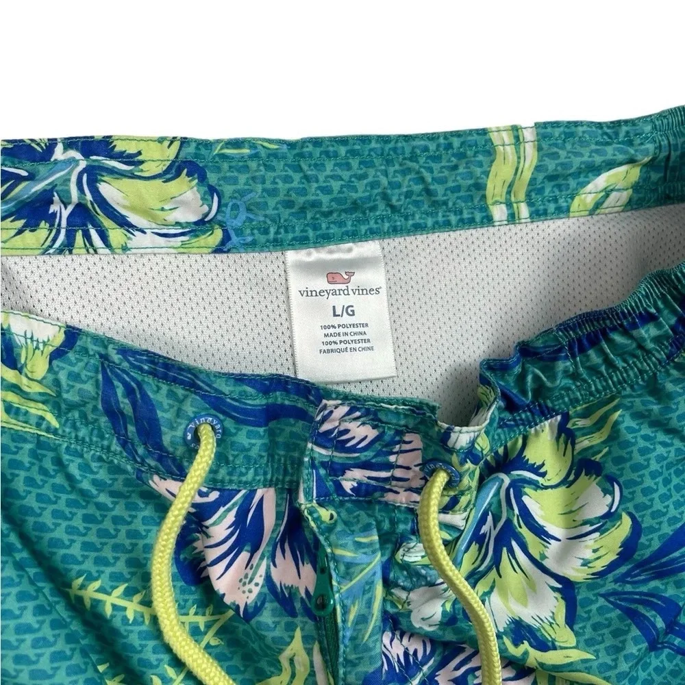 SH596 Men’s Vineyard Vines Flower print Lined Hawaiian Swim Trunks L